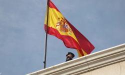 لأول مرة منذ 2012.. إسبانيا ترفع علمها فوق سفارتها بدمشق